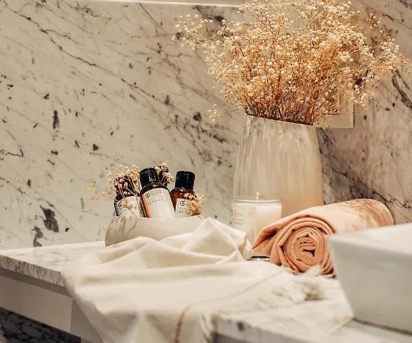 Отель Bernadet *